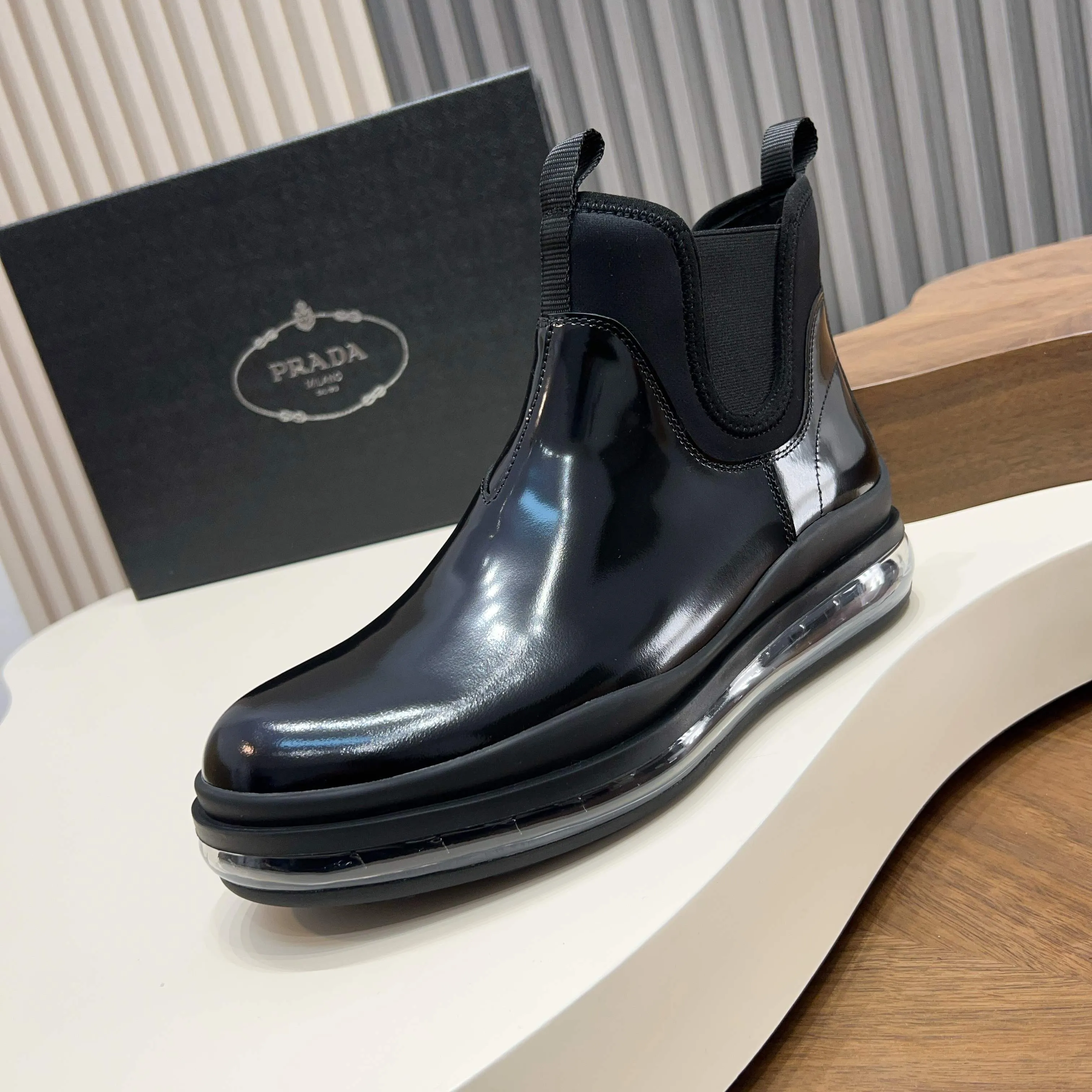 Men's shoes 💰 1000 Prada/Prada Italian show version Pure original men's high-top slip-on air cushion shoes Original super flexible air cushion outsole Silver label PRADA letter logo decoration on the heel Rubber bottom layer High comfort Excellent anti-slip performance Imported waxed cowhide Leather is smooth Leather holes are fine and even Super good texture Slip-on design Geometric carving decoration Novel and unique Full calf leather lining Standard gold-labeled feet. Fine workmanship. Ignore market currency. Support comparison inspection. Size: 38-39-40-41-42-43-44. Standard leather shoe size 45. Order
